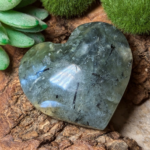 Epidote in Prehnite Heart~CRCEPHT3