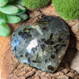 Epidote in Prehnite Heart~CRCEPHT4