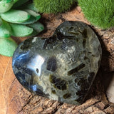 Epidote in Prehnite Heart~CRCEPHT4