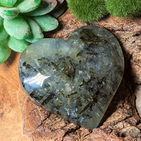 Epidote in Prehnite Heart~CRCEPHT6