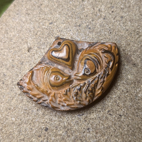 Tiger Eye "Kissy Fishy" Carving~CRCRV140