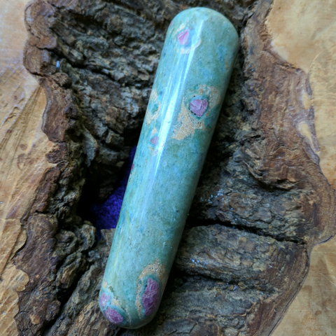 Ruby in Fuchsite Wand~CRRZWD10