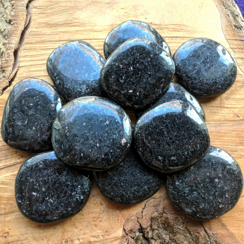 Nuummite Worry Stone CRNUMMWS