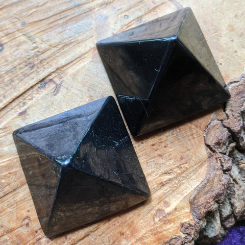 Shungite Pyramid-Medium~CRSHUNPM