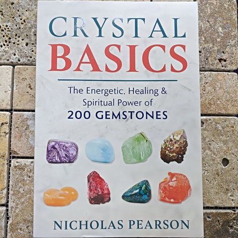 Crystal Basics: The Energetic, Healing, and Spiritual Power of 200 Gemstones: Nicholas Pearson