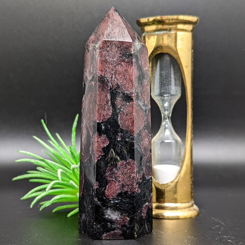 Garnet in Arfvedsonite Generator~CRARFGN2