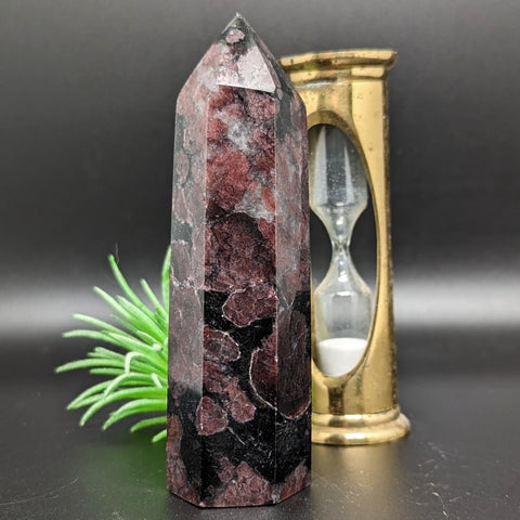 Garnet in Arfvedsonite Generator~CRARFGN3