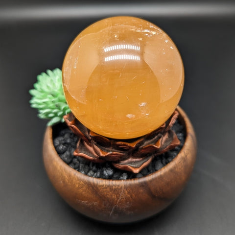 Honey Calcite Sphere~CRHNCS04