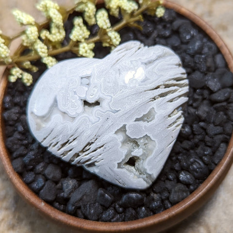 White Lace Agate Heart~CRWLAH03